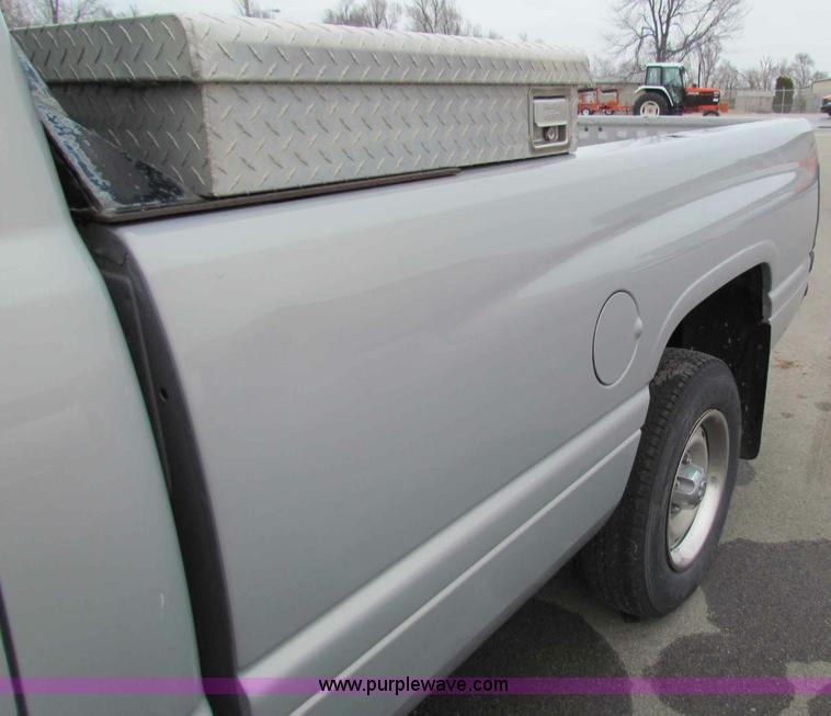 image for item B7069 2001 Dodge Ram 1500 pickup truck