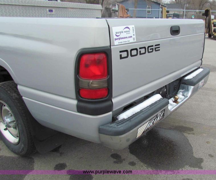image for item B7069 2001 Dodge Ram 1500 pickup truck