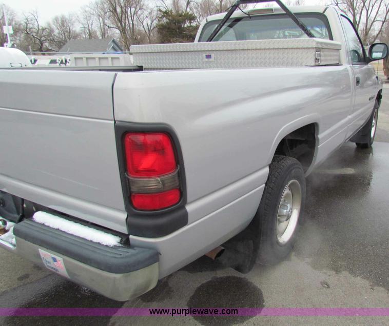 image for item B7069 2001 Dodge Ram 1500 pickup truck