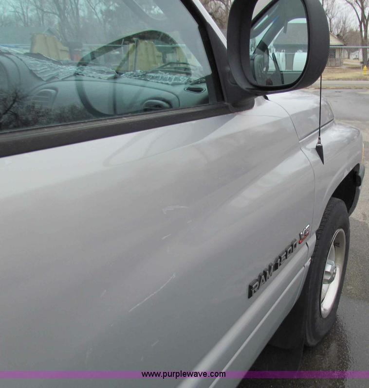 image for item B7069 2001 Dodge Ram 1500 pickup truck