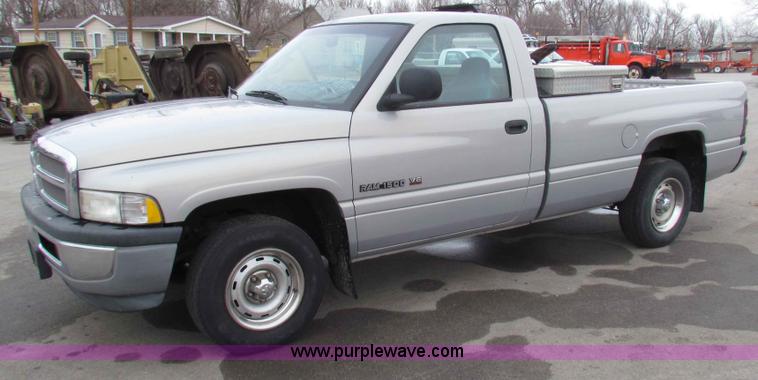 image for item B7069 2001 Dodge Ram 1500 pickup truck
