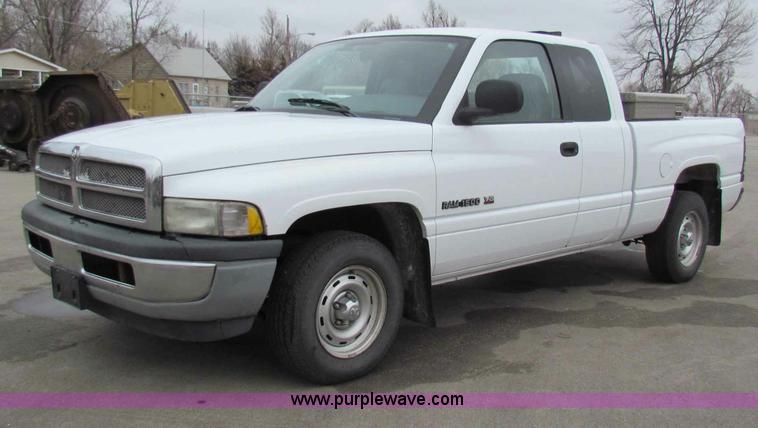 image for item B7072 2001 Dodge Ram 1500 quad cab pickup truck