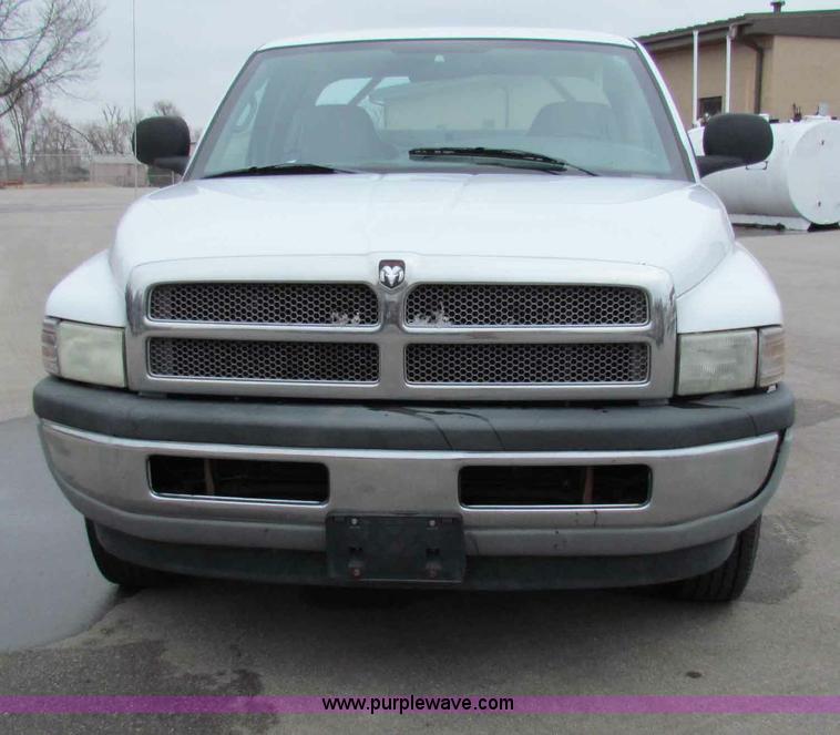 image for item B7072 2001 Dodge Ram 1500 quad cab pickup truck