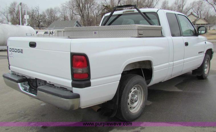image for item B7072 2001 Dodge Ram 1500 quad cab pickup truck