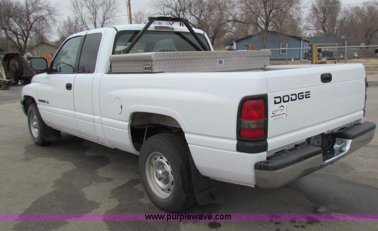 image for item B7072 2001 Dodge Ram 1500 quad cab pickup truck