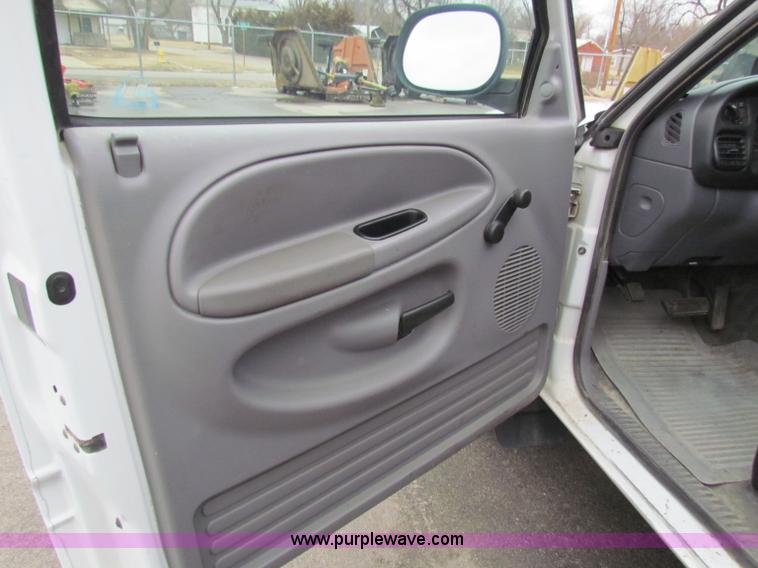 image for item B7072 2001 Dodge Ram 1500 quad cab pickup truck