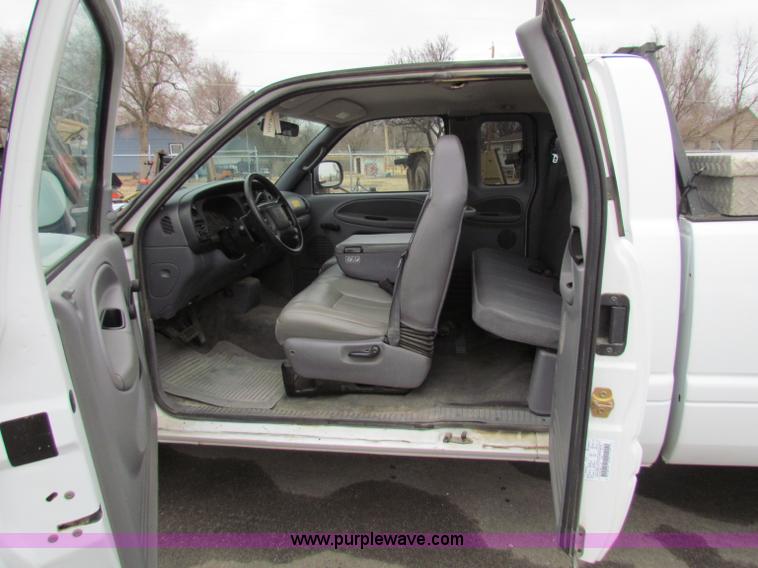 image for item B7072 2001 Dodge Ram 1500 quad cab pickup truck