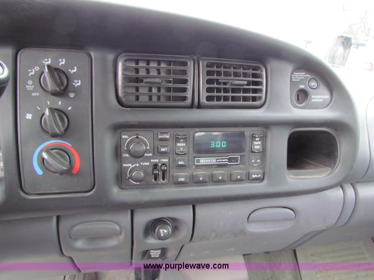 image for item B7072 2001 Dodge Ram 1500 quad cab pickup truck