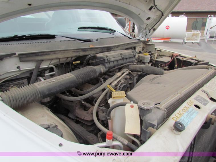 image for item B7072 2001 Dodge Ram 1500 quad cab pickup truck