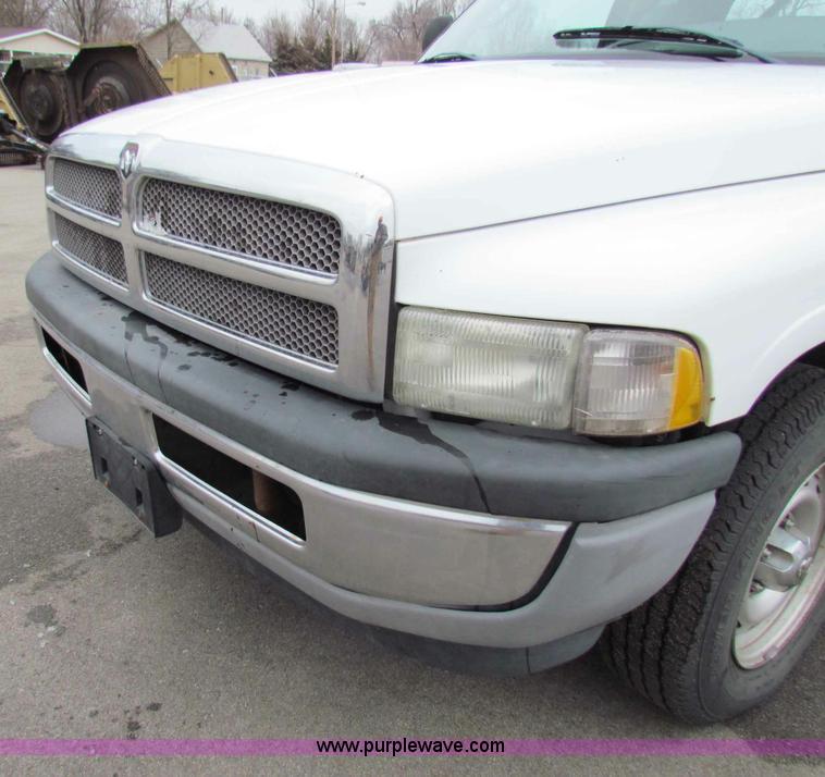 image for item B7072 2001 Dodge Ram 1500 quad cab pickup truck