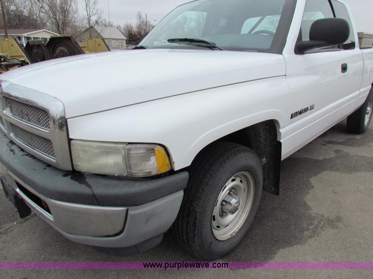 image for item B7072 2001 Dodge Ram 1500 quad cab pickup truck