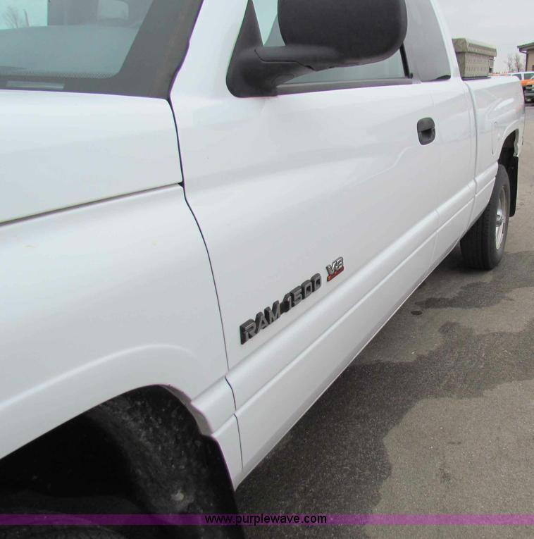 image for item B7072 2001 Dodge Ram 1500 quad cab pickup truck