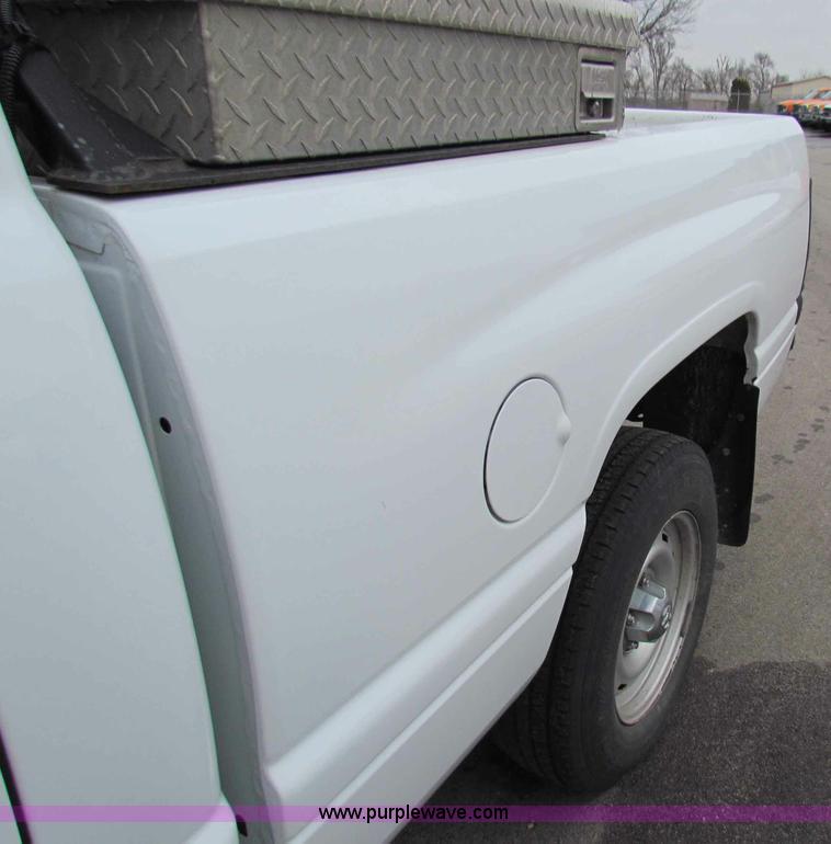 image for item B7072 2001 Dodge Ram 1500 quad cab pickup truck