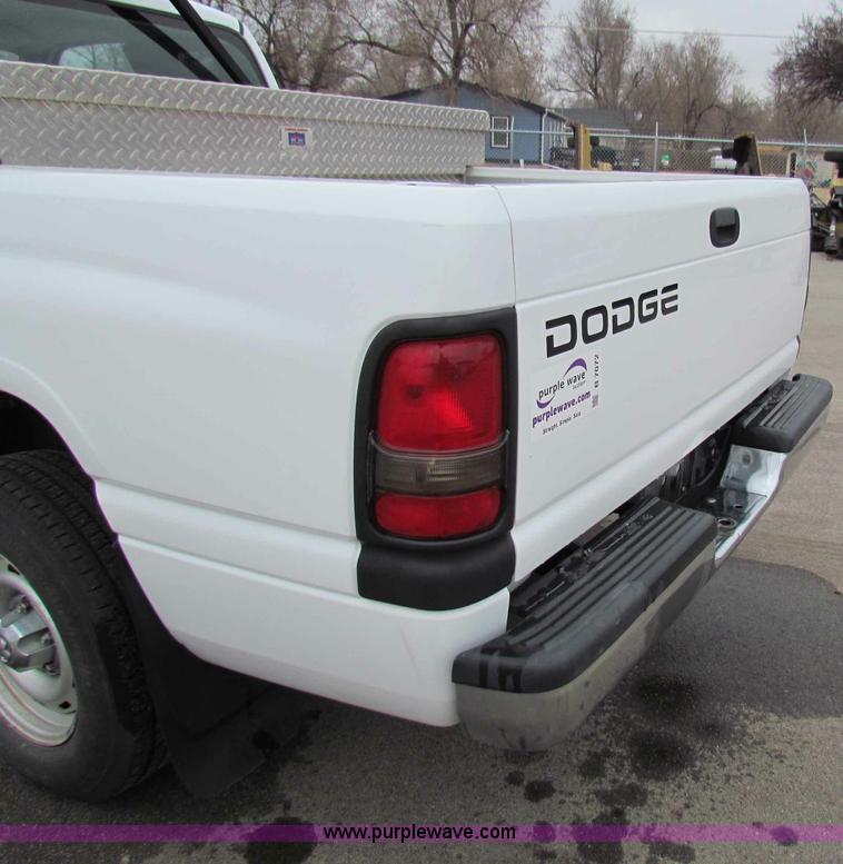 image for item B7072 2001 Dodge Ram 1500 quad cab pickup truck