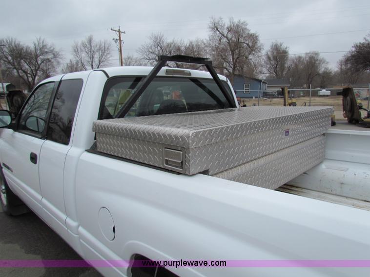 image for item B7072 2001 Dodge Ram 1500 quad cab pickup truck