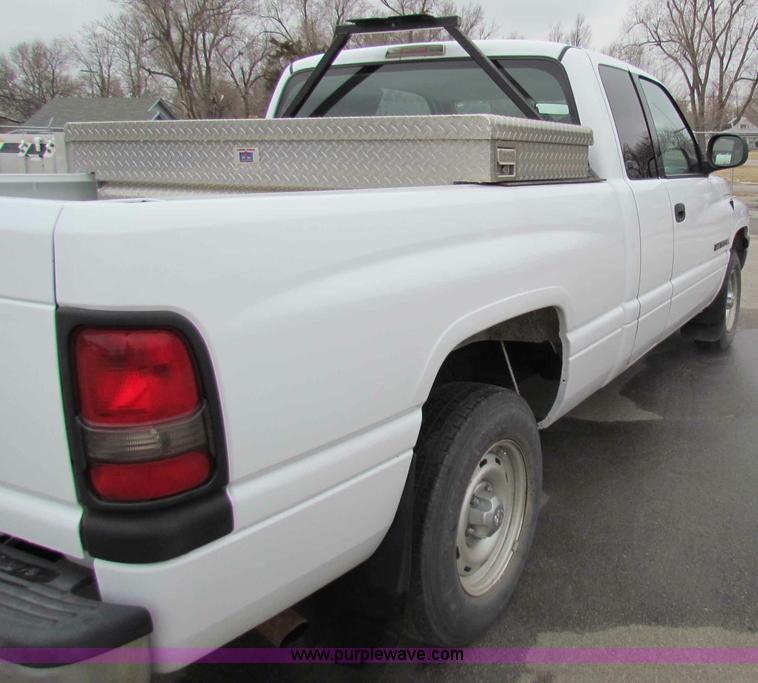image for item B7072 2001 Dodge Ram 1500 quad cab pickup truck