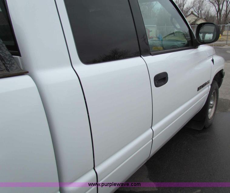 image for item B7072 2001 Dodge Ram 1500 quad cab pickup truck