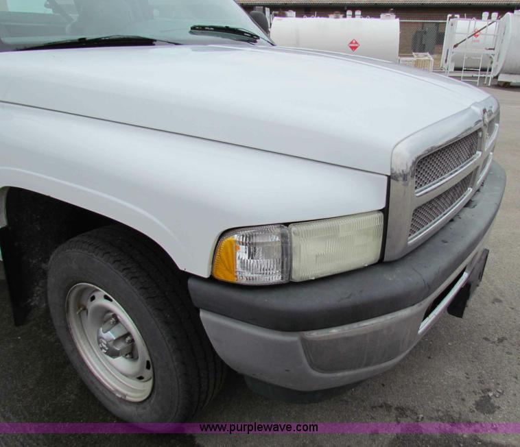 image for item B7072 2001 Dodge Ram 1500 quad cab pickup truck