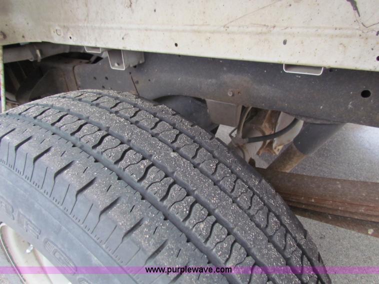 image for item B7072 2001 Dodge Ram 1500 quad cab pickup truck