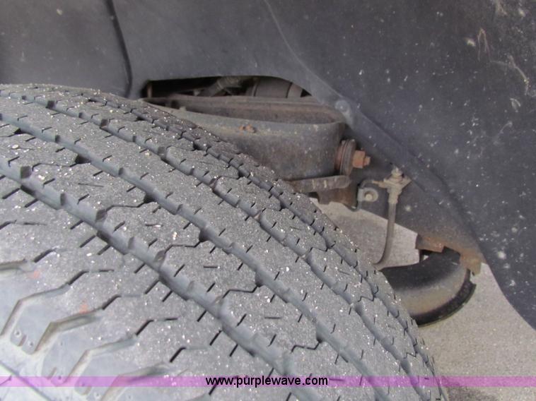 image for item B7072 2001 Dodge Ram 1500 quad cab pickup truck