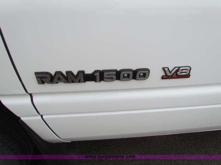 image for item B7072 2001 Dodge Ram 1500 quad cab pickup truck