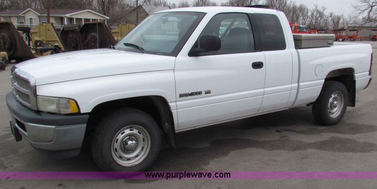 image for item B7072 2001 Dodge Ram 1500 quad cab pickup truck