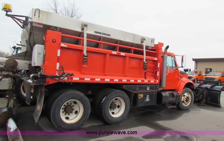 image for item B7075 1999 International 4900 tandem axle dump truck