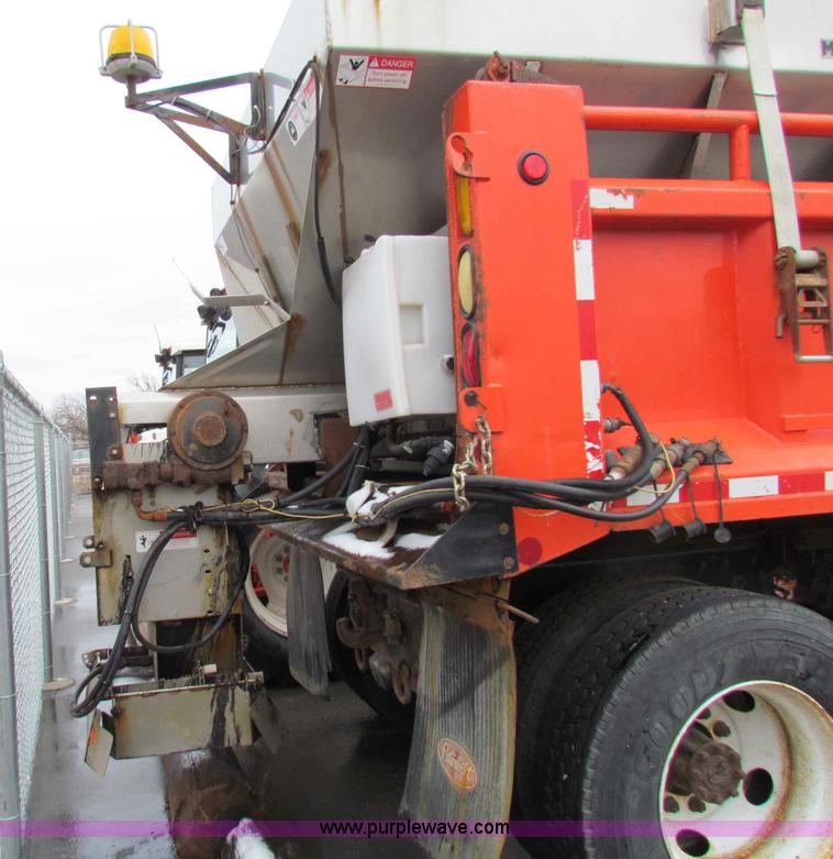 image for item B7075 1999 International 4900 tandem axle dump truck