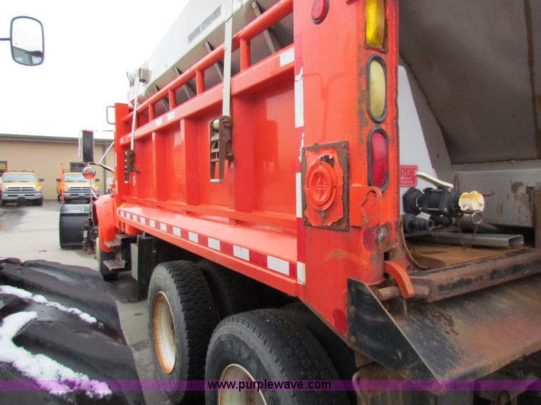 image for item B7075 1999 International 4900 tandem axle dump truck