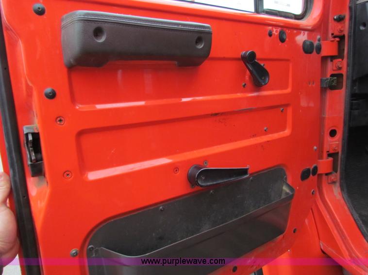 image for item B7075 1999 International 4900 tandem axle dump truck