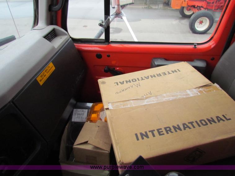 image for item B7075 1999 International 4900 tandem axle dump truck