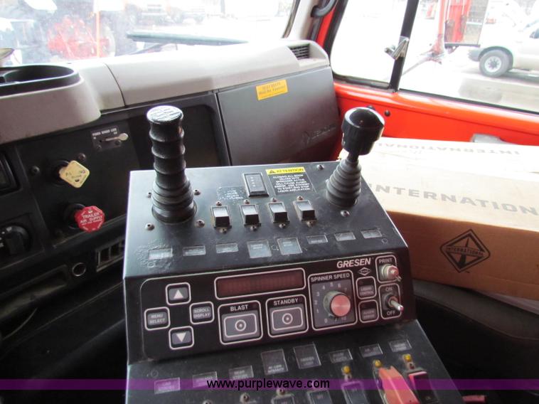 image for item B7075 1999 International 4900 tandem axle dump truck