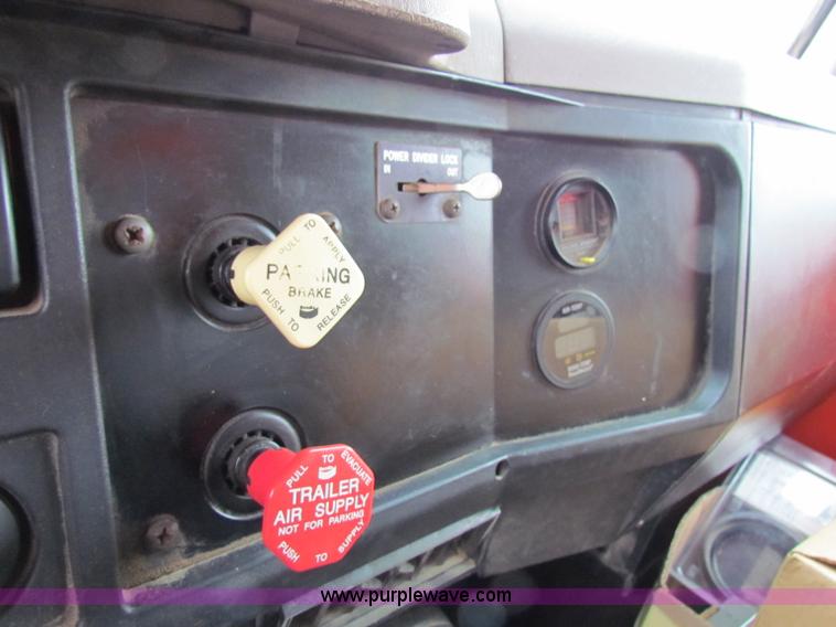 image for item B7075 1999 International 4900 tandem axle dump truck