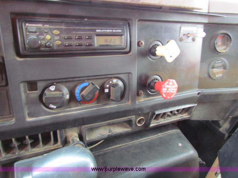 image for item B7075 1999 International 4900 tandem axle dump truck