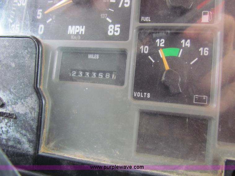 image for item B7075 1999 International 4900 tandem axle dump truck