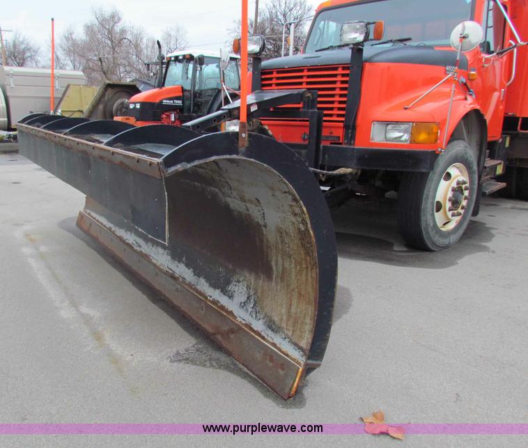 image for item B7075 1999 International 4900 tandem axle dump truck