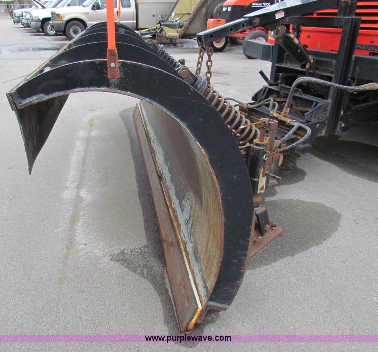 image for item B7075 1999 International 4900 tandem axle dump truck