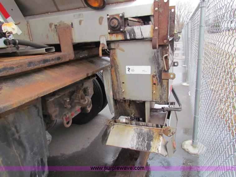 image for item B7075 1999 International 4900 tandem axle dump truck