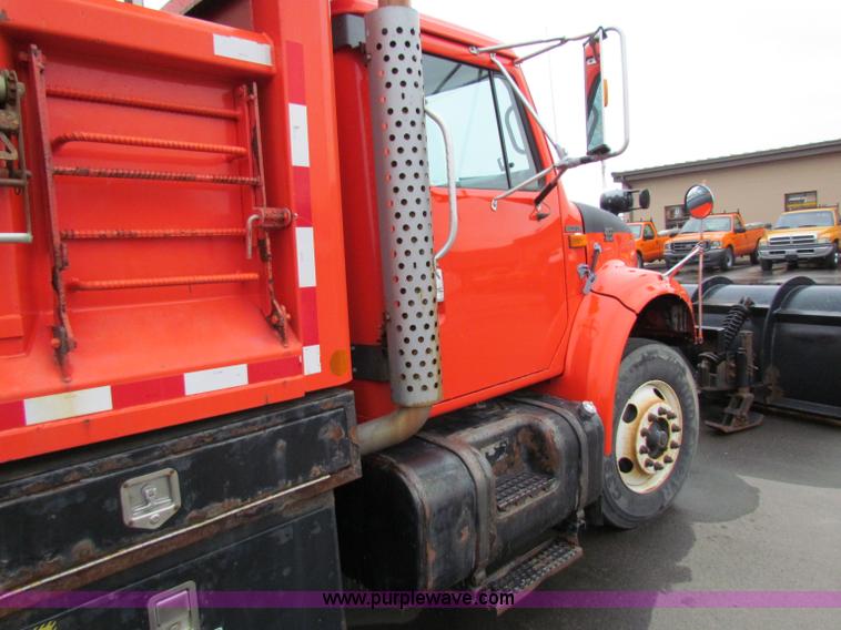 image for item B7075 1999 International 4900 tandem axle dump truck