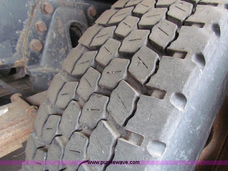 image for item B7075 1999 International 4900 tandem axle dump truck