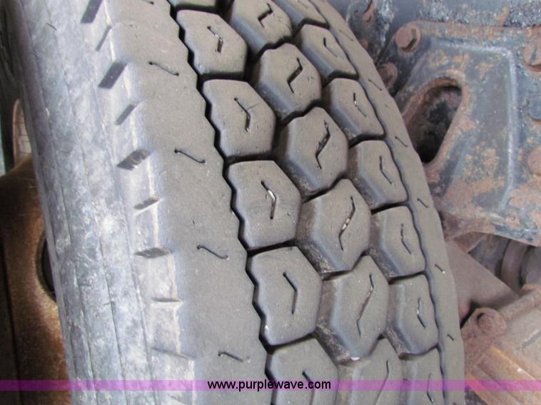 image for item B7075 1999 International 4900 tandem axle dump truck