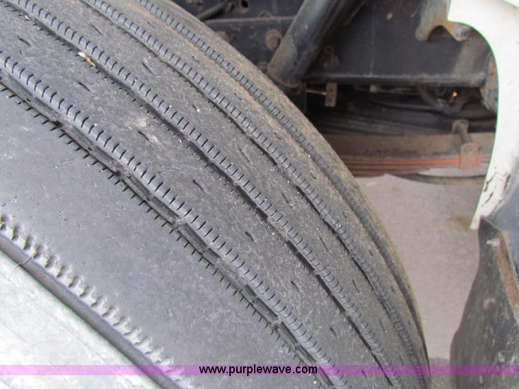 image for item B7075 1999 International 4900 tandem axle dump truck