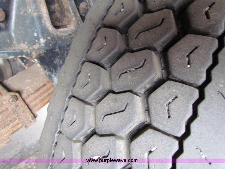 image for item B7075 1999 International 4900 tandem axle dump truck