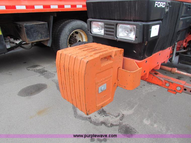 image for item B7076 1997 New Holland 6640SL tractor