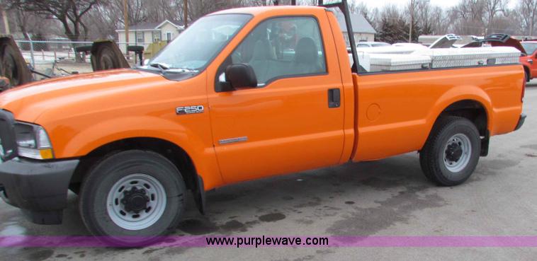 image for item B7083 2003 Ford F250 XL pickup truck