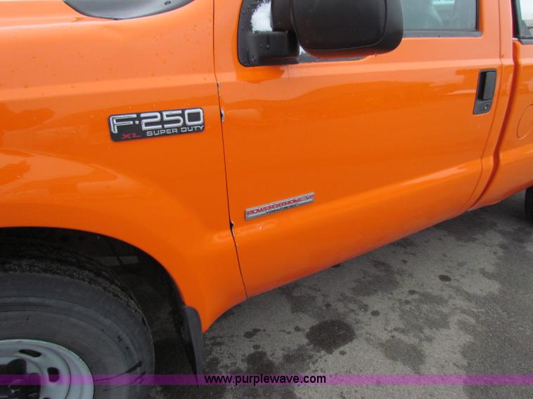 image for item B7083 2003 Ford F250 XL pickup truck