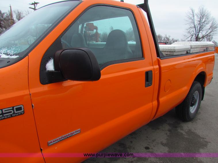 image for item B7083 2003 Ford F250 XL pickup truck