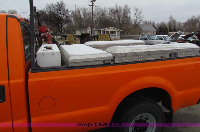 image for item B7083 2003 Ford F250 XL pickup truck