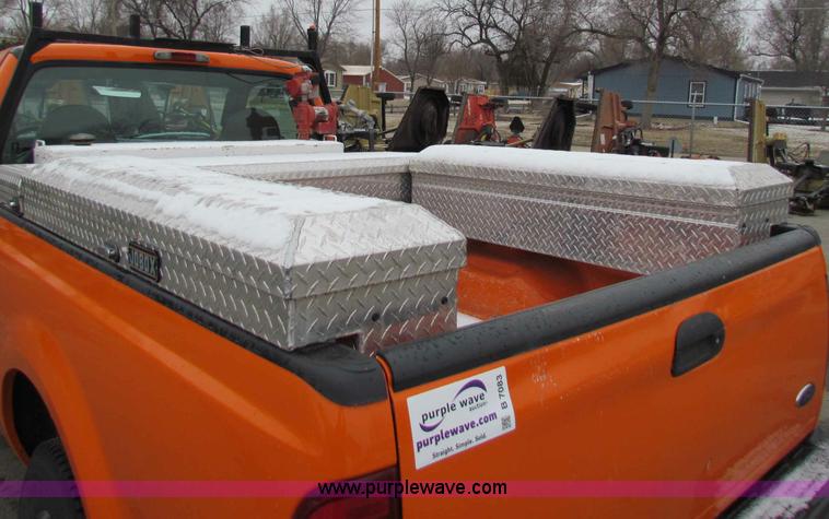 image for item B7083 2003 Ford F250 XL pickup truck