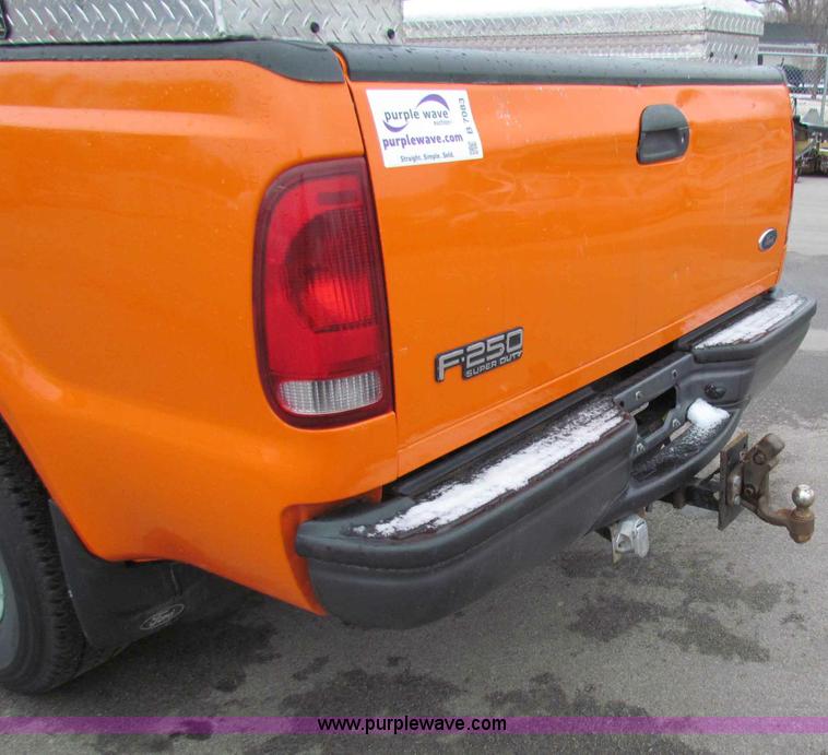 image for item B7083 2003 Ford F250 XL pickup truck